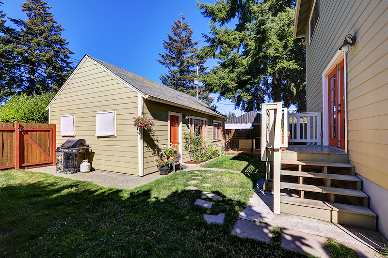 Examples of duplexes, laneway suites and mixed housing options in Niagara
